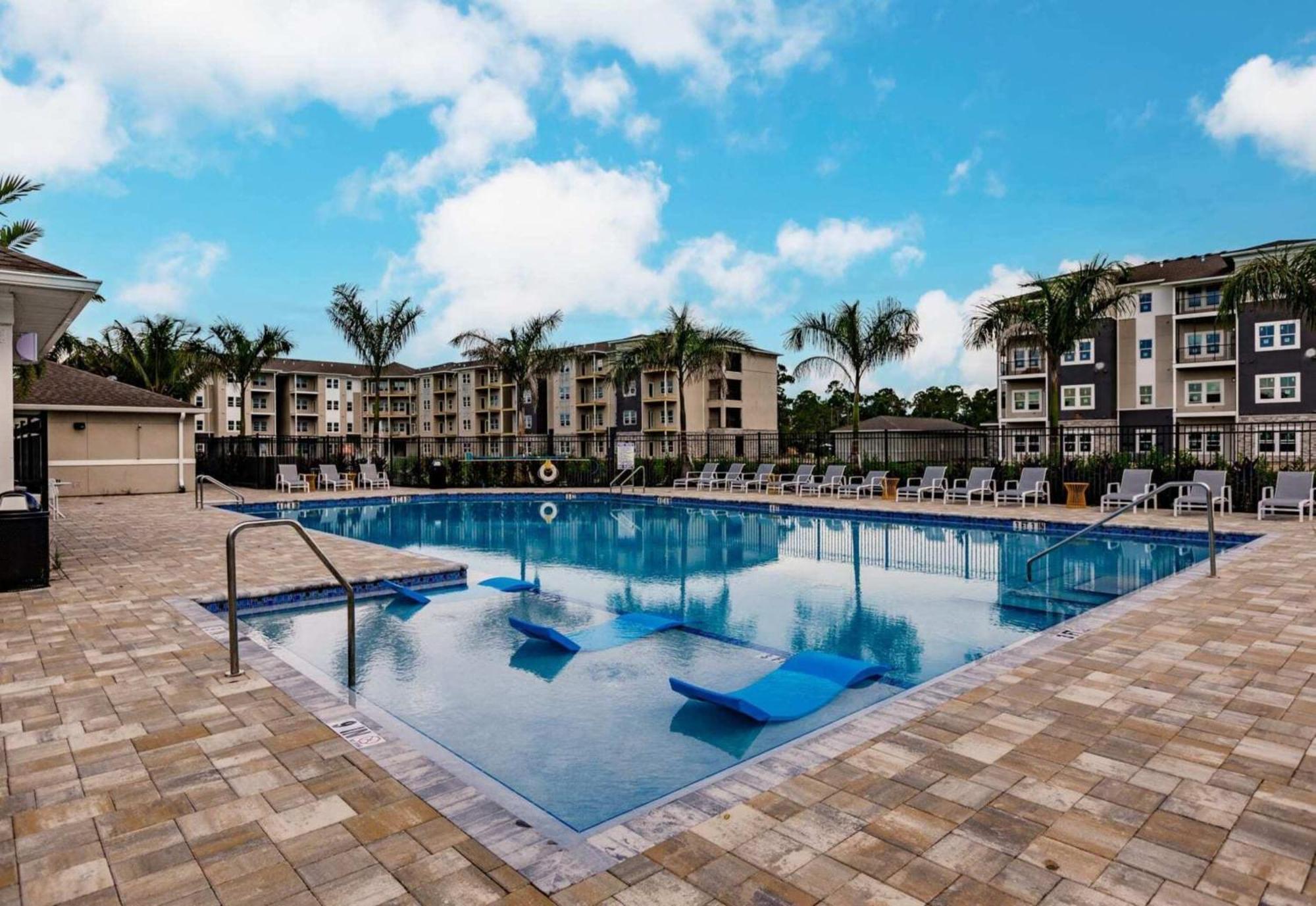 The Vantage Apartments By Barsala Cape Coral Luaran gambar
